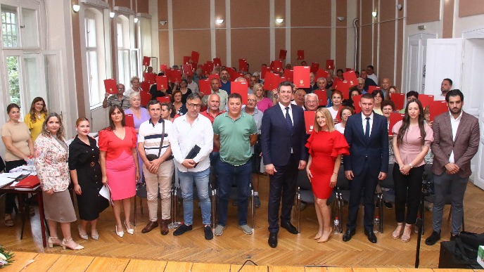 Dodeljeno 128 ugovora